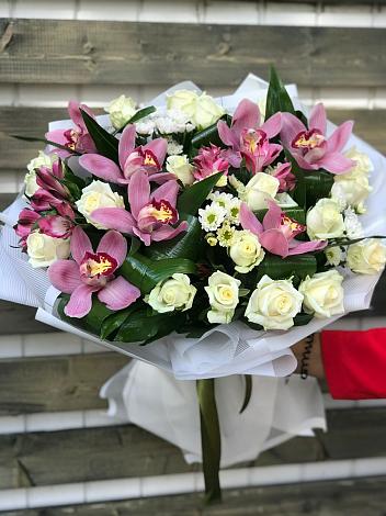 Букет цветов из: Розы и Хризантемы в Гороховке