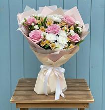 Букет цветов из:  Гвоздики, Орхидеи и Розы #REPLACE_PRED# Гороховке