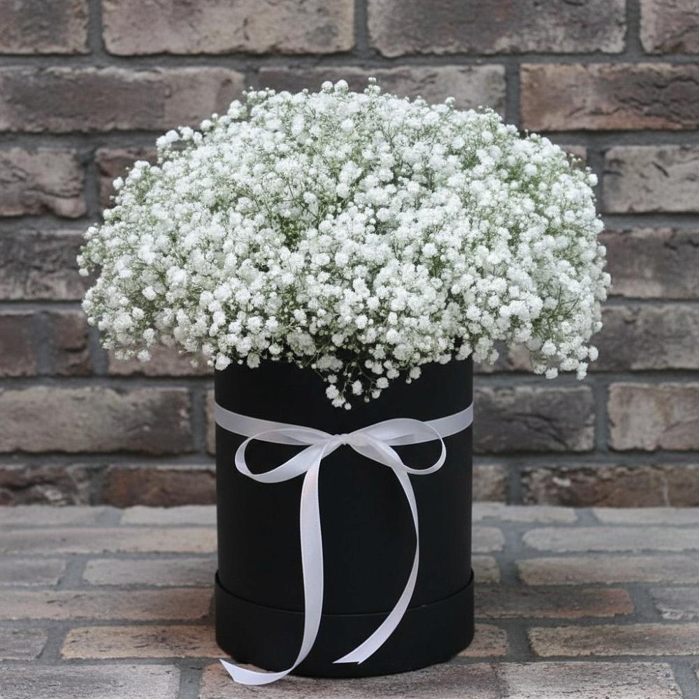 Цветочная композиция из Гипсофила в шляпной коробке в Гороховке