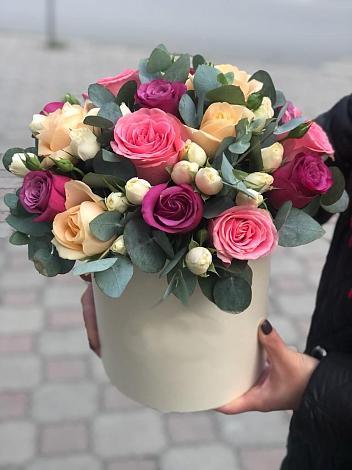 Цветочная композиция из Розы в шляпной коробке в Гороховке