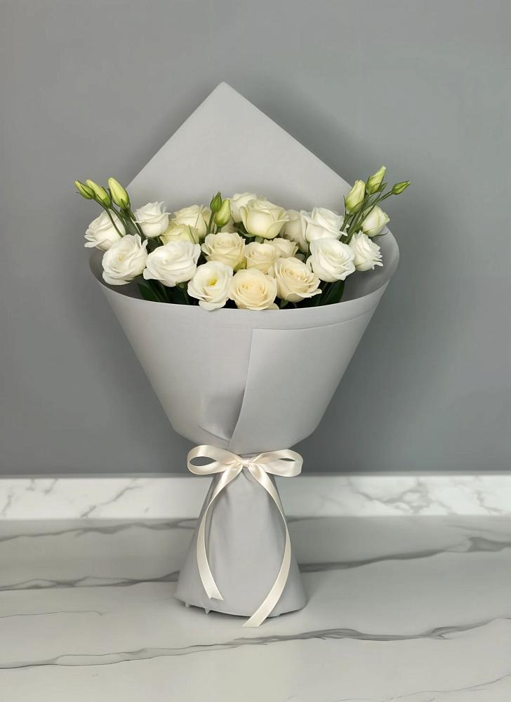 Букет цветов из: Розы и Лизиантусы в Гороховке