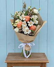 Букет цветов из:  Альстромерии, Лизиантусы, Розы и Хризантемы #REPLACE_PRED# Гороховке