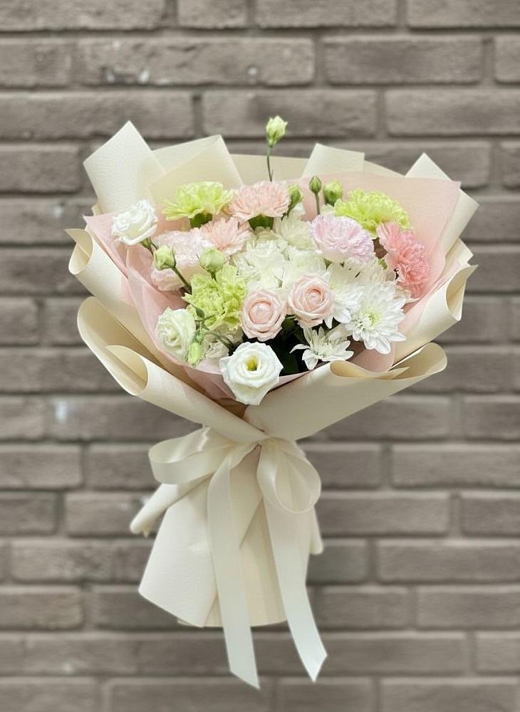 Букет цветов из: Гвоздики, Розы, Лизиантусы и Хризантемы в Гороховке