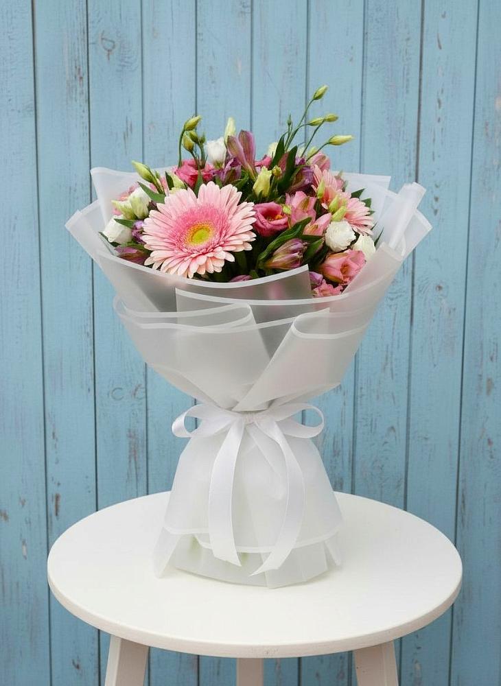 Букет цветов из: Герберы, Альстромерии и Лизиантусы в Гороховке