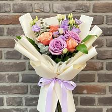 Букет цветов из:  Лизиантусы и Розы в Гороховке