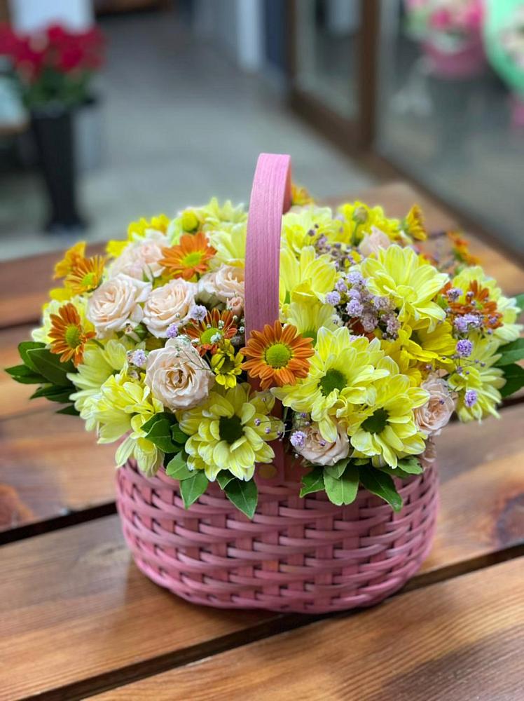 Цветочная композиция из Хризантемы и Розы в корзине в Гороховке