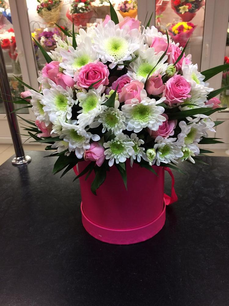 Цветочная композиция из Розы и Хризантемы в шляпной коробке в Гороховке