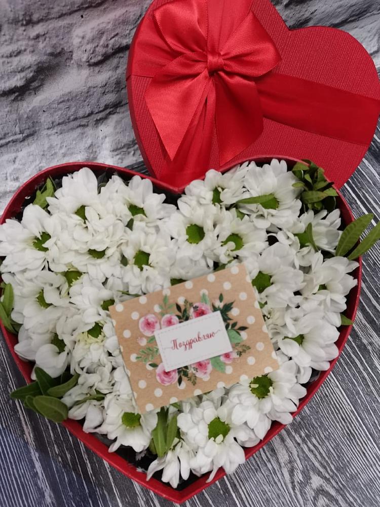 Цветочная композиция из Хризантемы в виде сердца в Гороховке