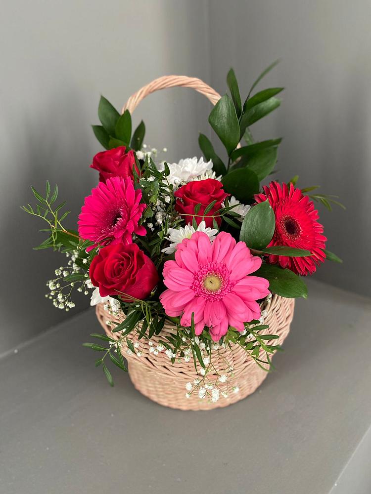 Цветочная композиция из Розы, Хризантемы и Герберы в корзине в Гороховке