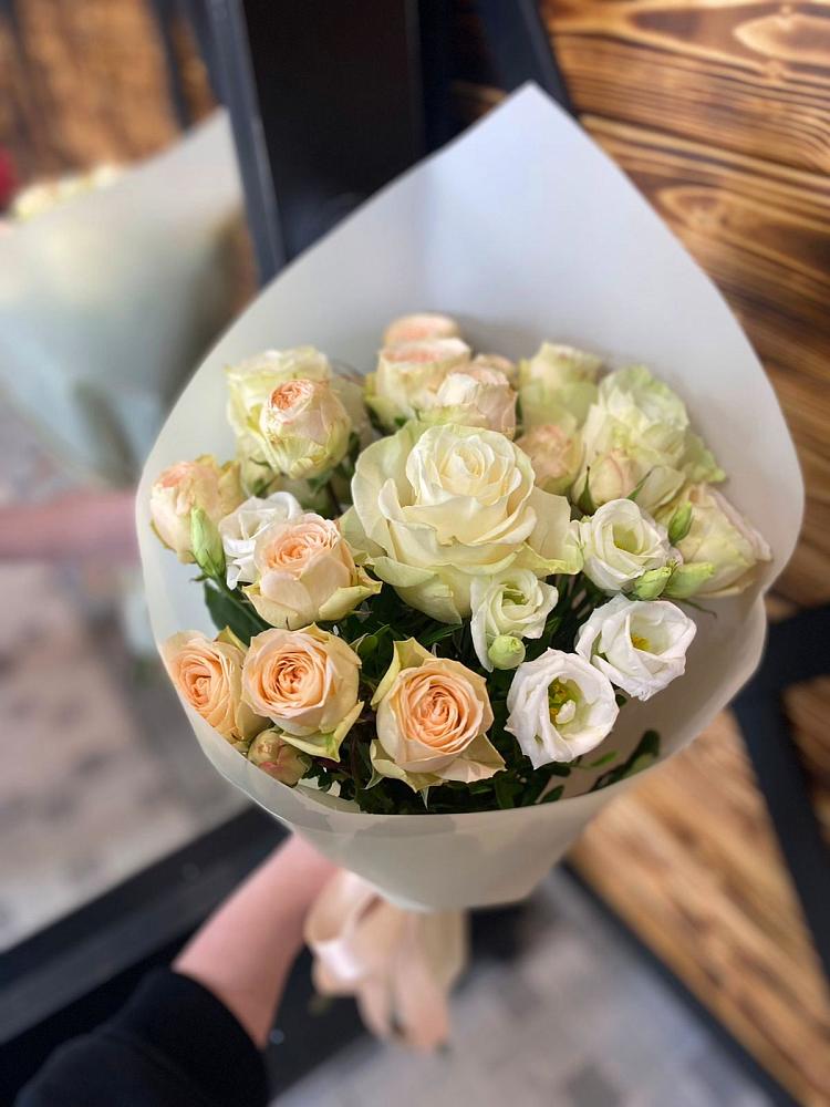 Букет цветов из: Розы и Лизиантусы в Гороховке