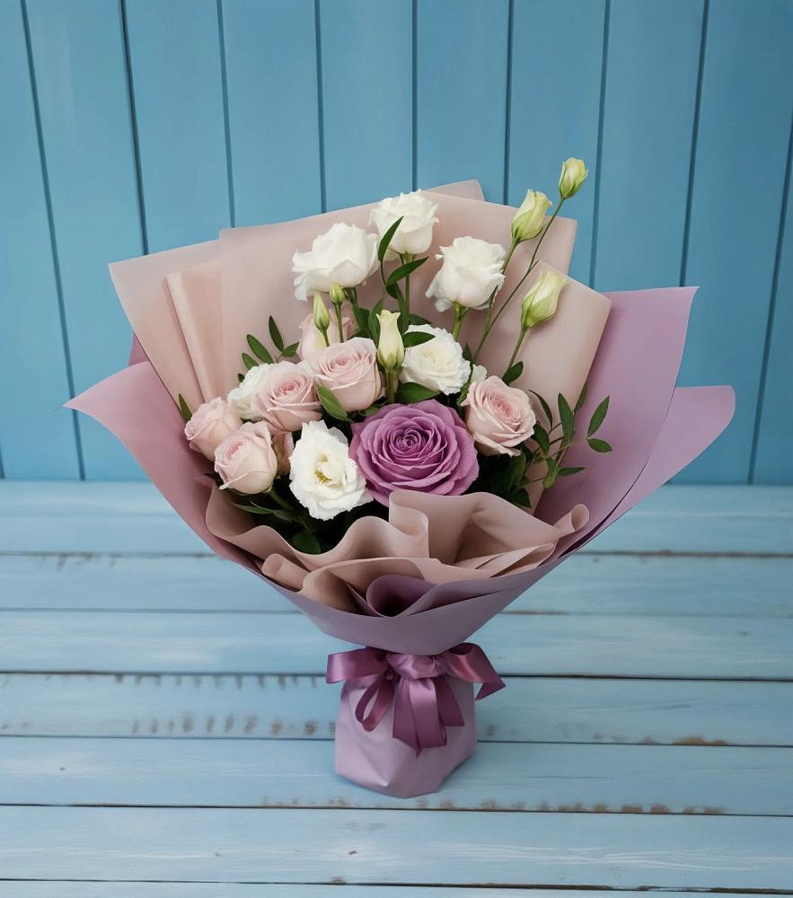 Букет цветов из: Розы и Лизиантусы в Гороховке